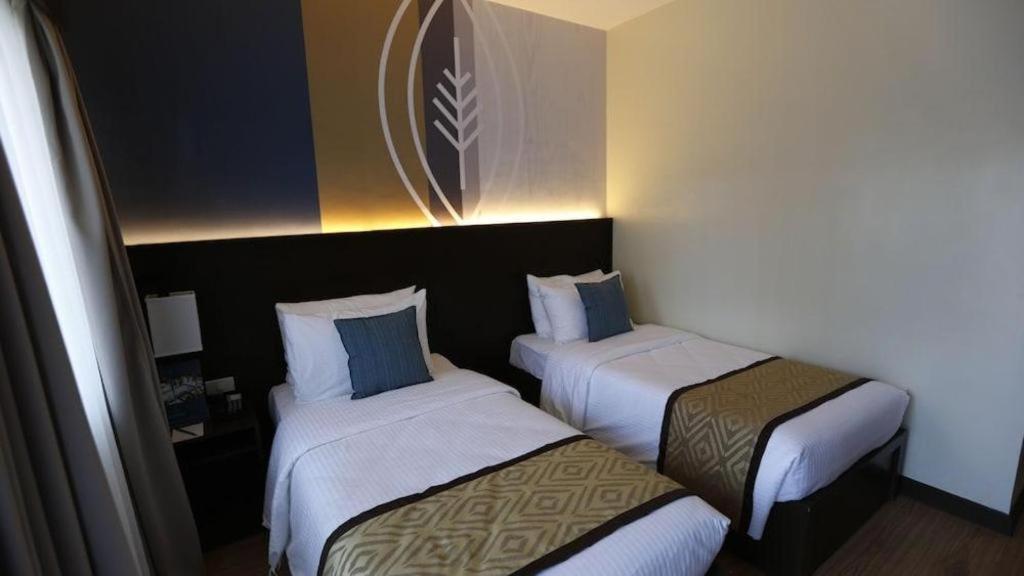 ไวต์วูดส์ คอนเวนชั่น แอนด์ เลเชอร์ โฮเทล Hotel Silang ภายนอก รูปภาพ