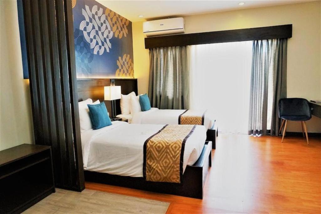 ไวต์วูดส์ คอนเวนชั่น แอนด์ เลเชอร์ โฮเทล Hotel Silang ภายนอก รูปภาพ