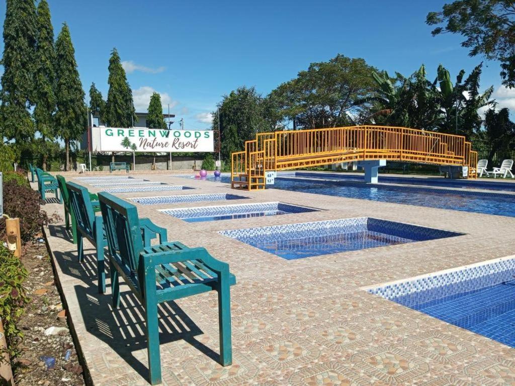 ไวต์วูดส์ คอนเวนชั่น แอนด์ เลเชอร์ โฮเทล Hotel Silang ภายนอก รูปภาพ